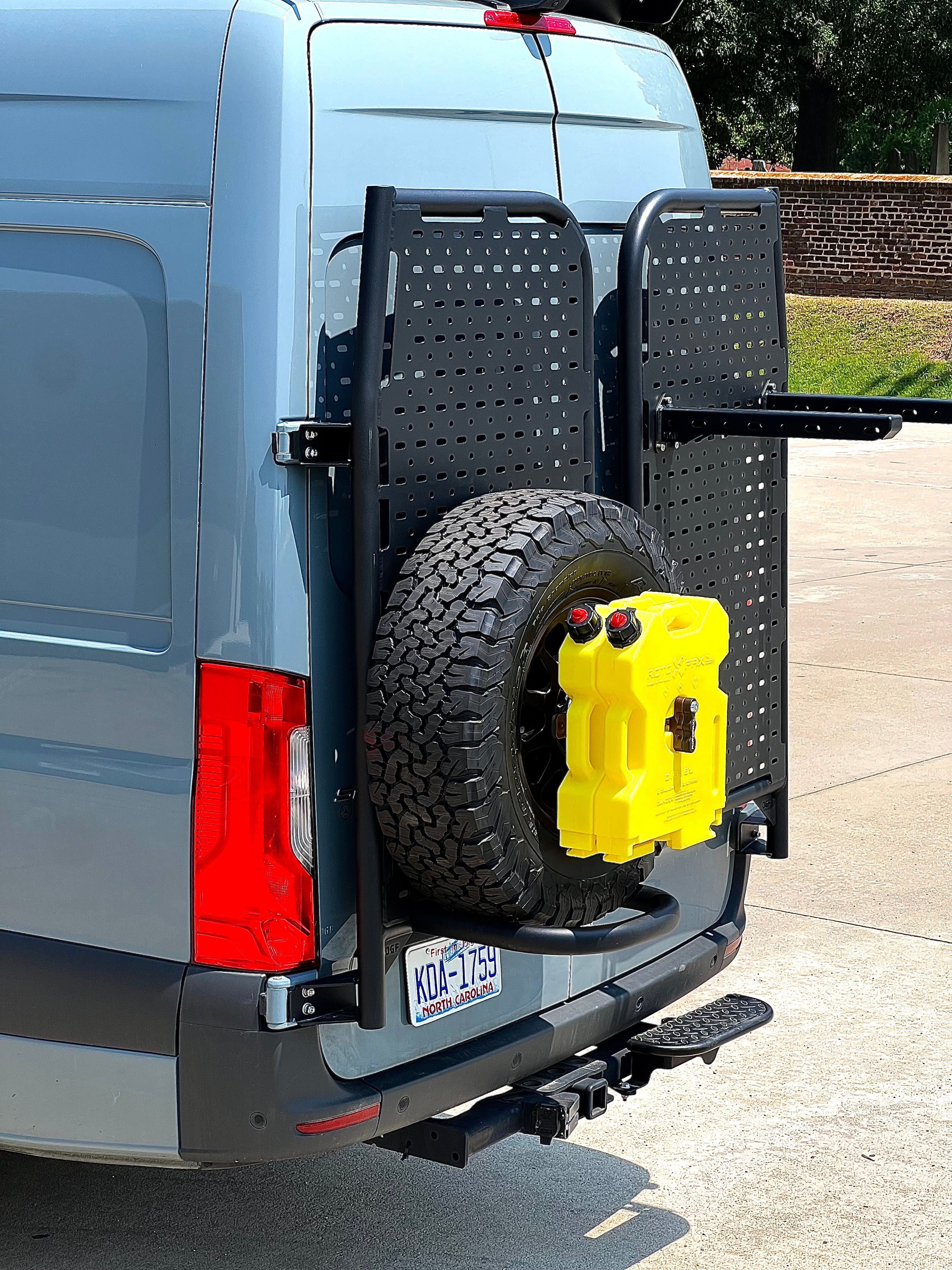 Cargo carrier for online van